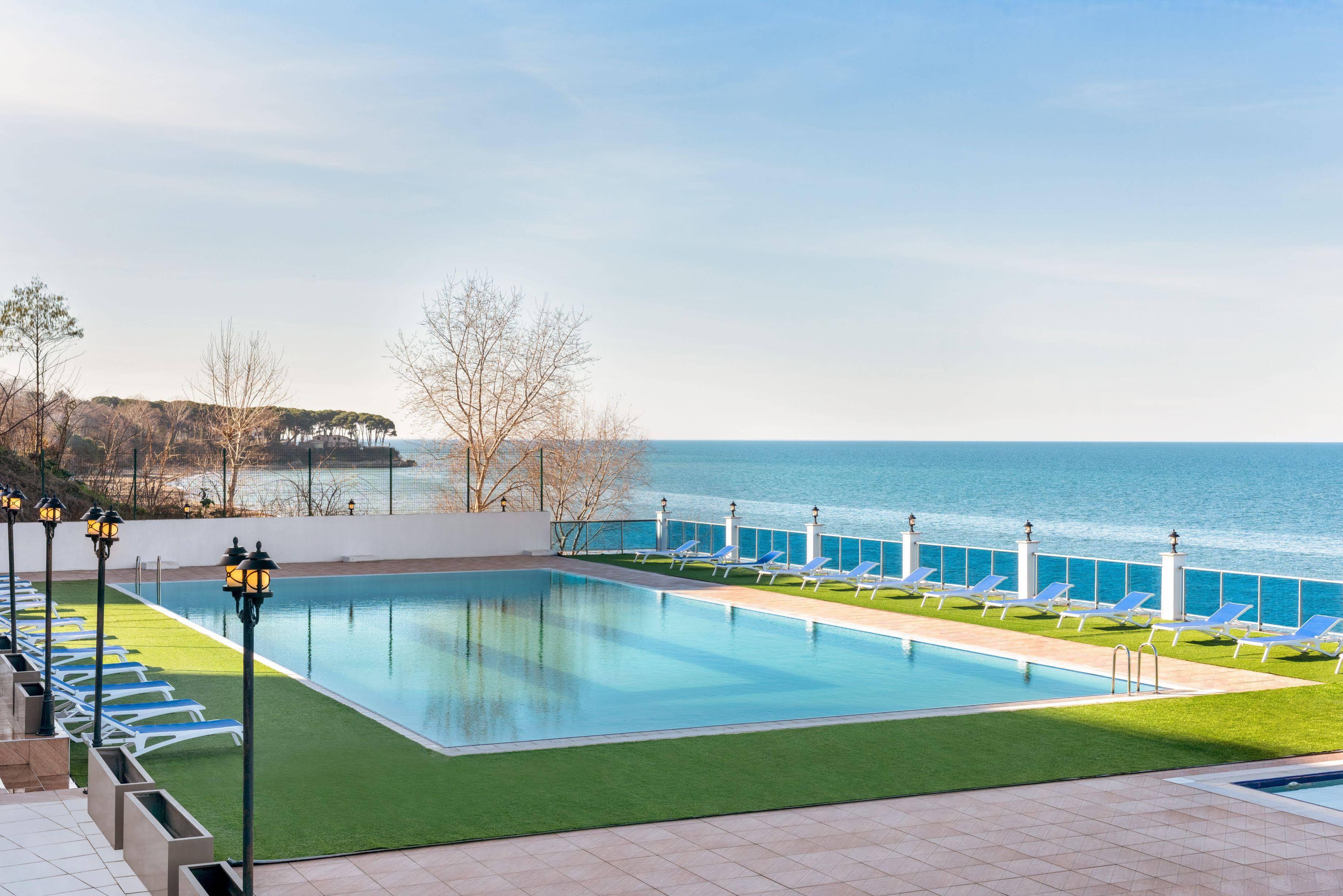 Ramada Resort By Wyndham Unye Zewnętrze zdjęcie