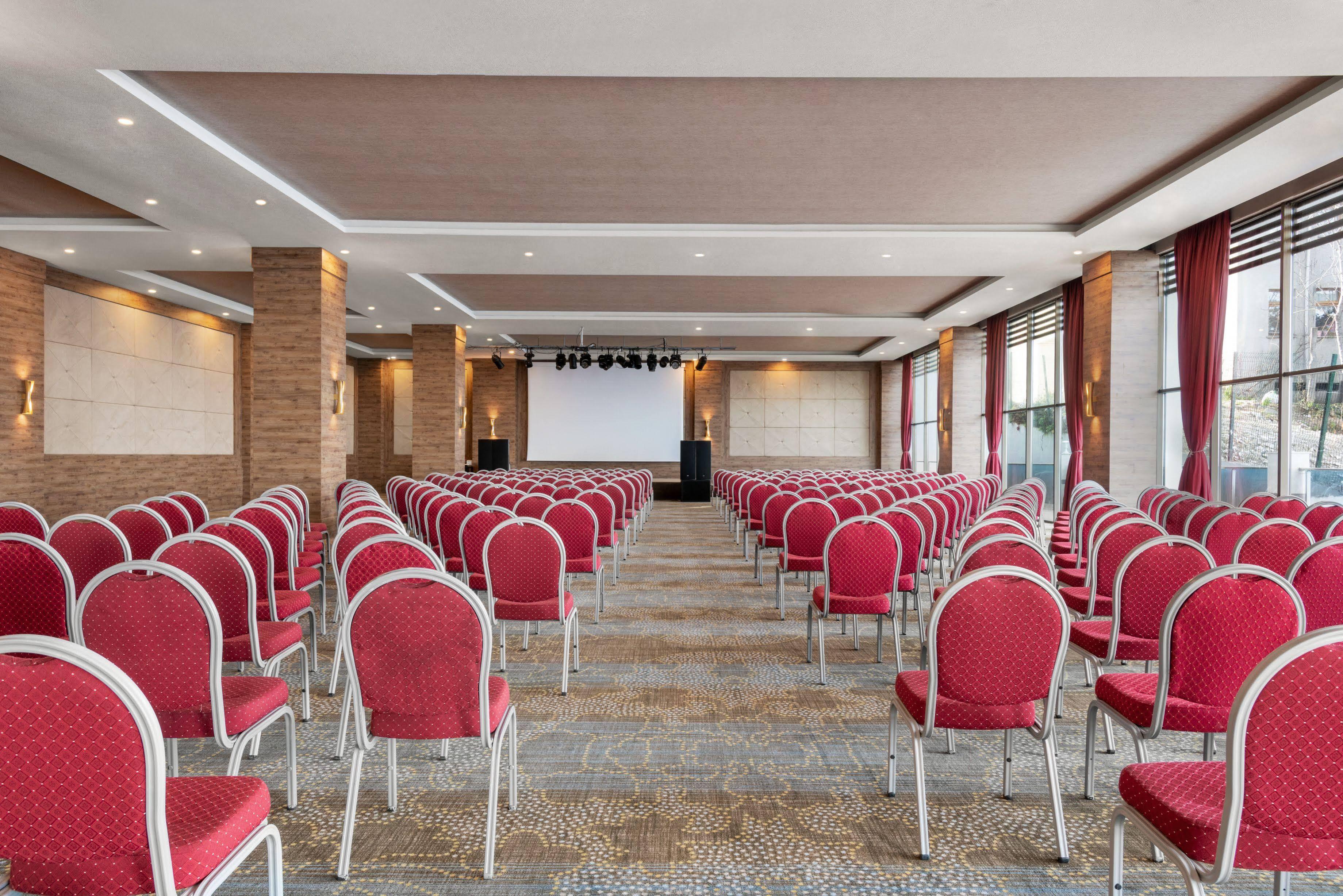 Ramada Resort By Wyndham Unye Zewnętrze zdjęcie